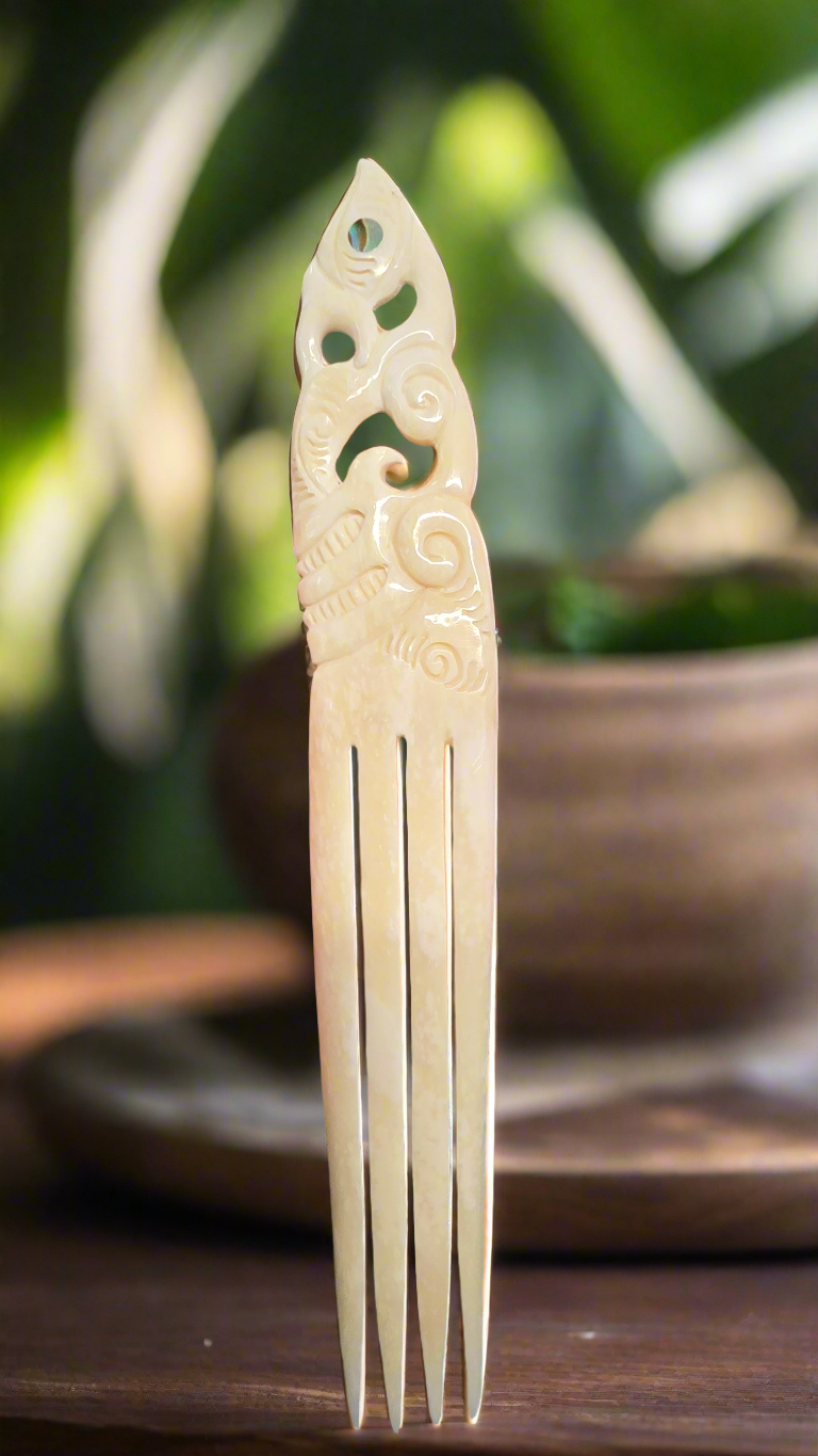 Heru Maori bone hair comb