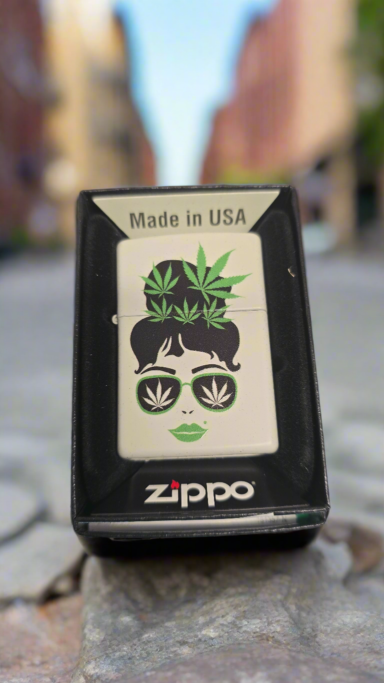 Zippo glow in the Dark Cannabis