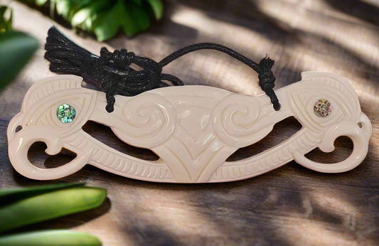 Bone necklace maori carving