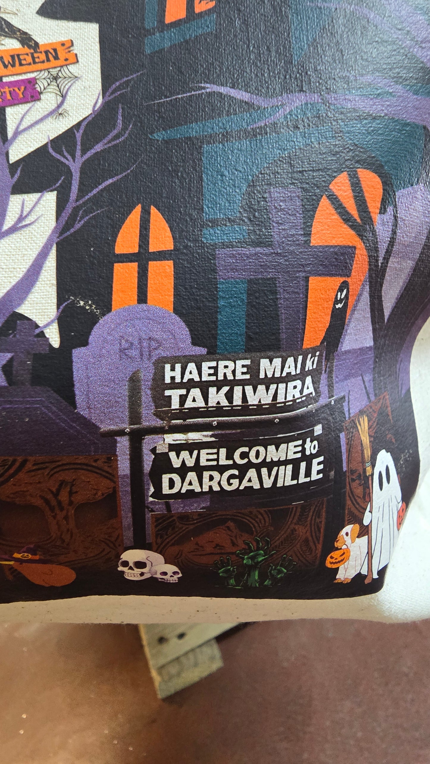 Takiwira Halloween tote bag